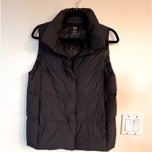 Uniqlo Black Puffer Vest Size Small